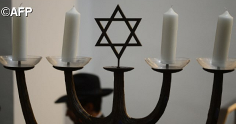 . History of "Menorah" honored by Vatican and Jewish Museums. História da "Menorá