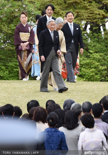Japanese Emperor Akihito Empress Michiko and members of the imperial family walk towards guests during the annual spring garden party at the Akasaka Palace imperial garden in Tokyo