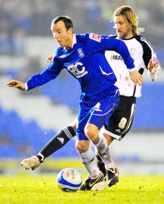 Robbie Savage Foto de Robbie Savage quitando la pelota en fútbol