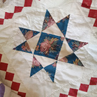 Martha's Star quilt: QuiltBee