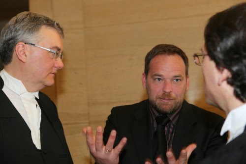 Me Mark Phillips (à gauche) et Paul Donovan, directeur de Loyola, à la Cour suprême