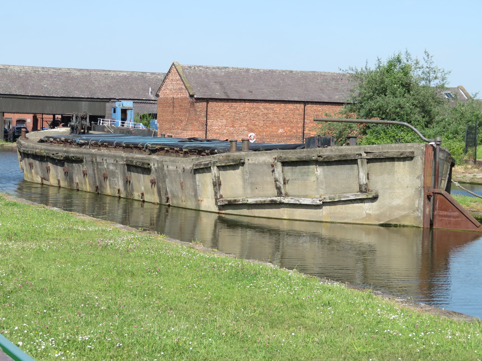 NB Holderness Boats galore.