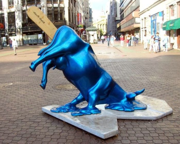 Strange Statues Around The World (99 pics)