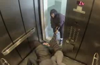experimento del muerto en el elevador