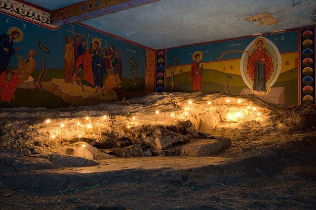 Ο τόπος λιθοβολισμού του Αγίου Πρωτομάρτυρος Στεφάνου έξω από τα τείχη της Ιερουσαλήμ. Ο τόπος λιθοβολισμού του Αγίου Πρωτομάρτυρος Στεφάνου έξω από τα τείχη της Ιερουσαλήμ.