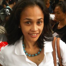 Melly Manuhutu - Pergi | Download Mp3 Lagu Indonesia