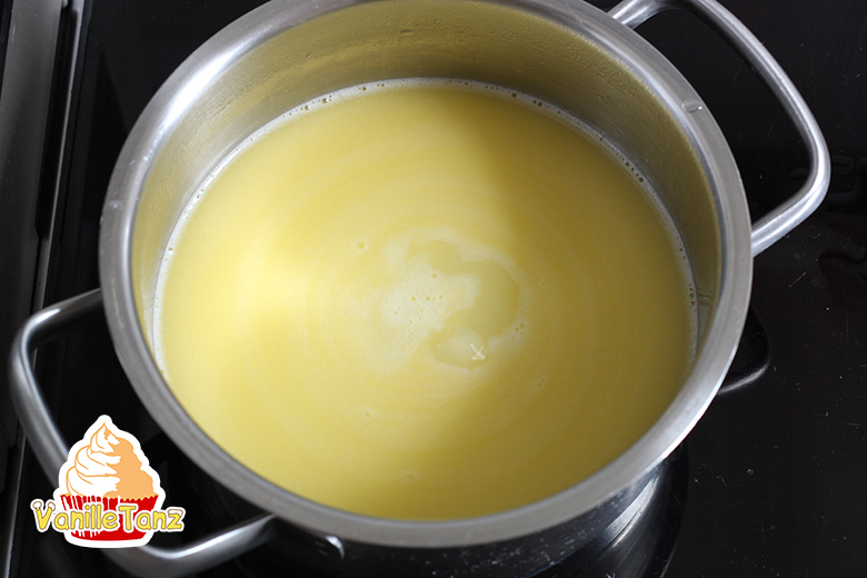 Luftige Brandteig-Käse-Sahne-Torte mit Kirschen - VanilleTanz