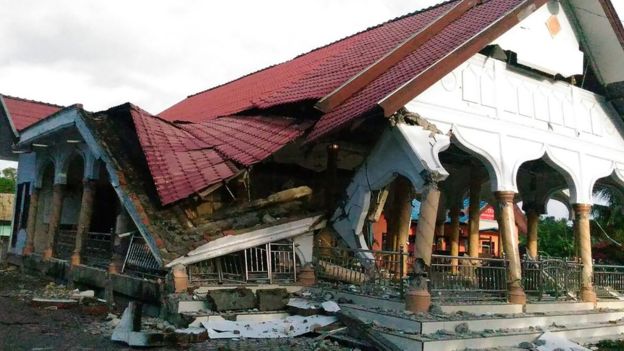 Foto-Foto Kondisi Pasca Gempa 6,4 SR di Aceh Foto-Foto Kondisi Pasca Gempa 6,4 SR di Aceh