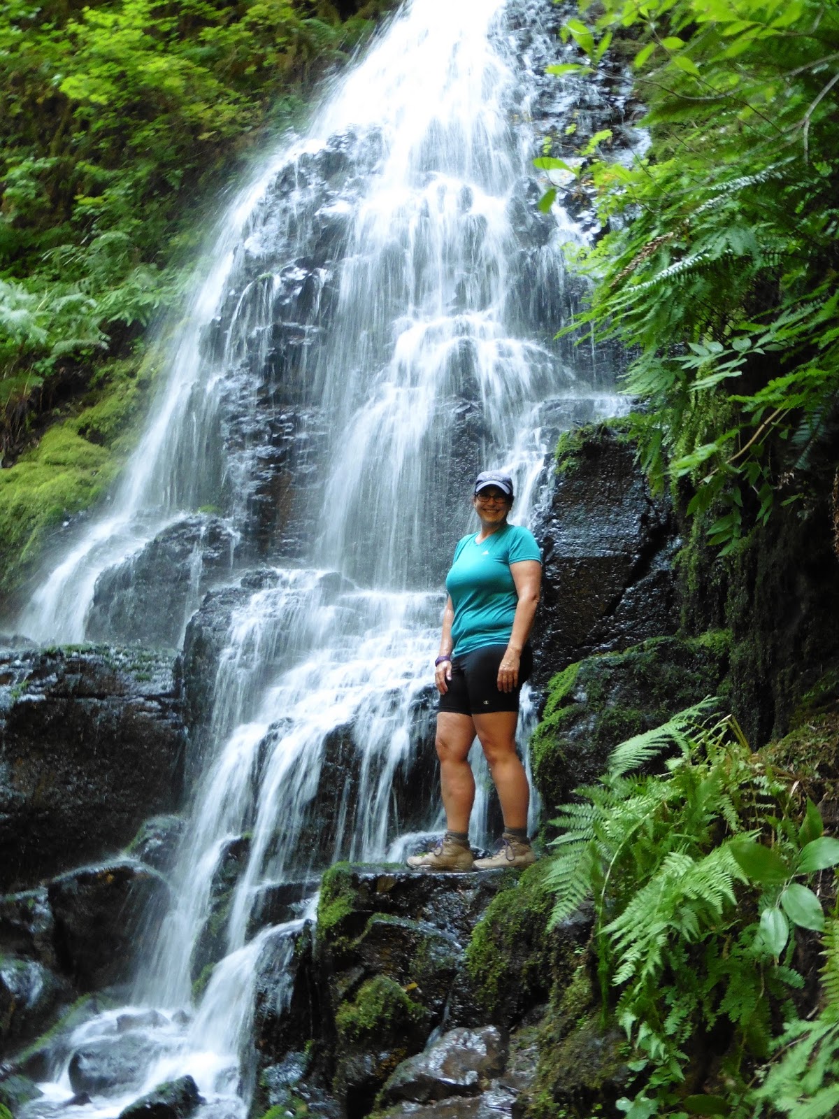 Hiking Oregon: Lunch time at Devil’s Rest.