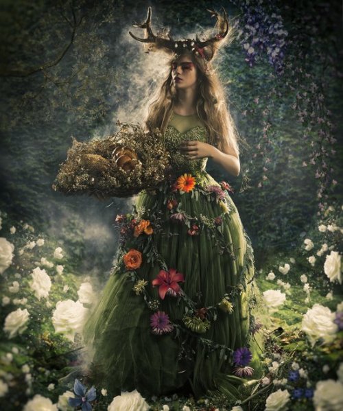 Aura - Outras divindades femininas nas surreais fotografias de Lorena Cordero - Deméter (Isabella Cordero) Lorena Cordero fotografia surreal arte fashion mulheres deusas divindades femininas aura mitologia religião Deméter (Isabella Cordero)