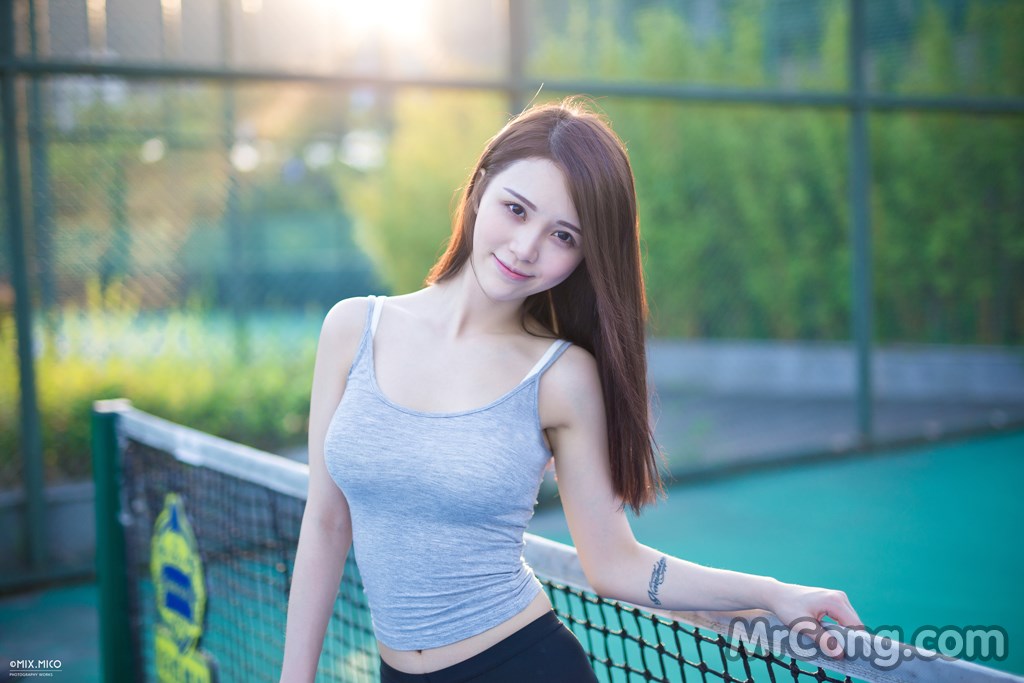 See the beautiful young girl showing off her body on the tennis court with tight clothes (33 pictures) photo 2-0