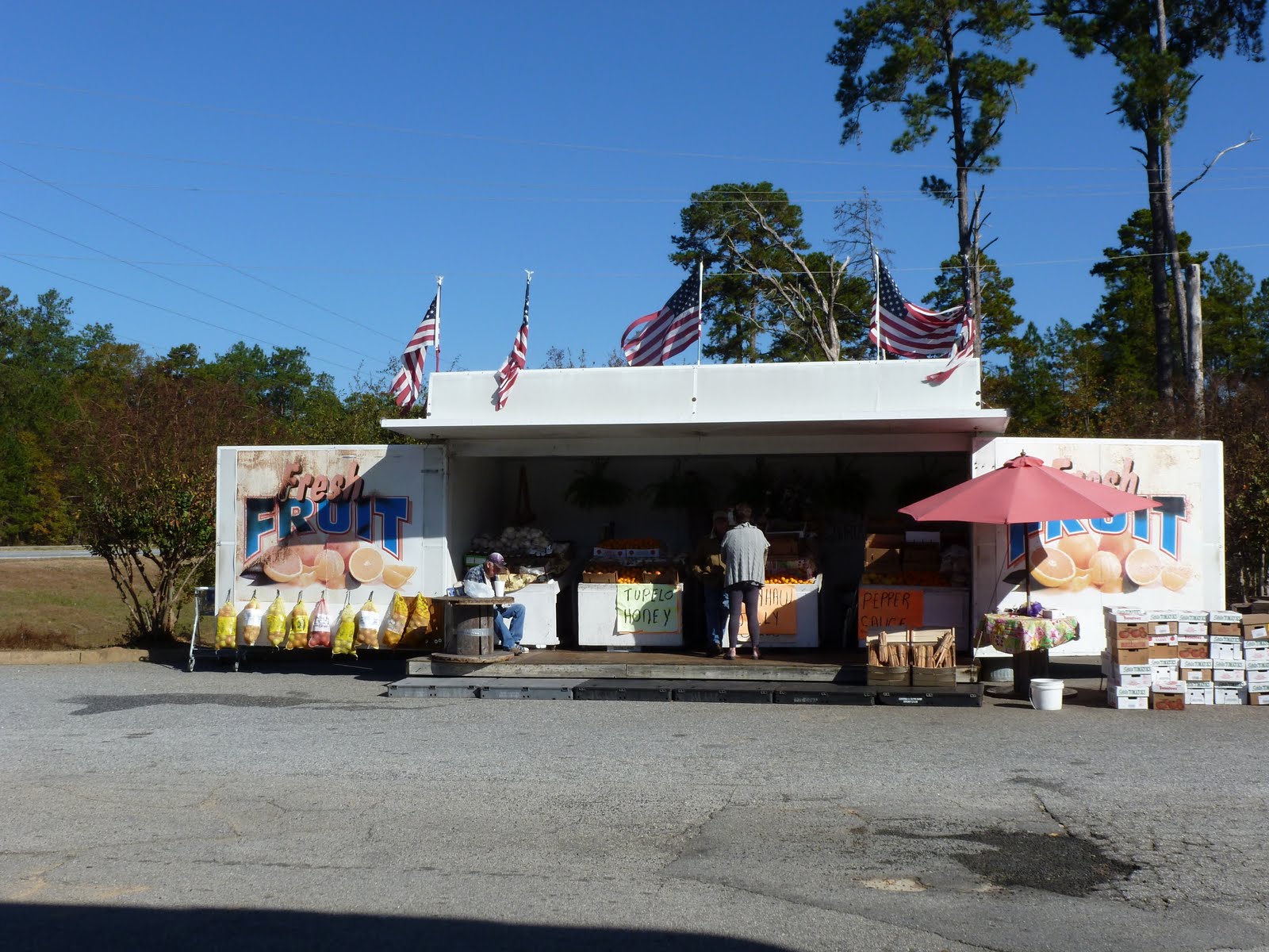 Rabbit's Moon studio Florida, Fruit Stands an Tourists