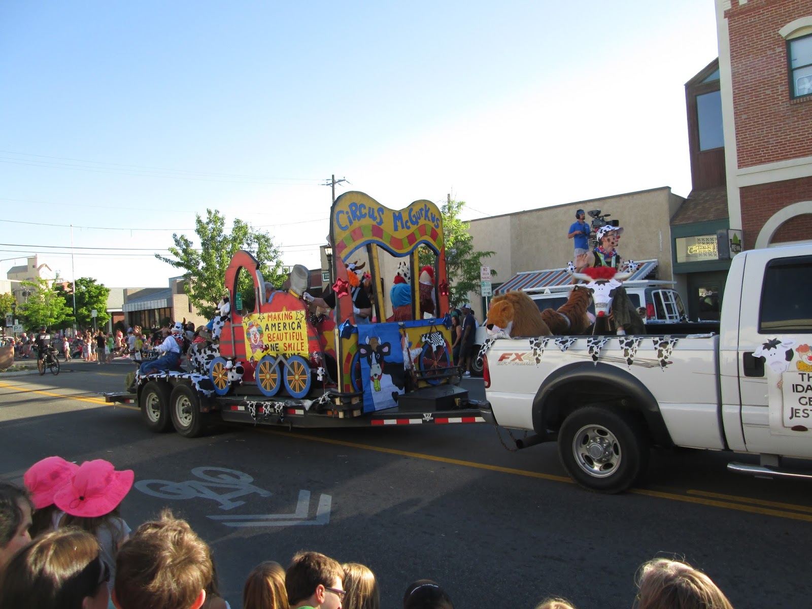 Happy Clean Living Meridian Idaho Dairy Days Parade 2015