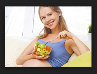 गर्भवती महिला को थोड़े – थोड़े समय के अंतराल पे कुछ – कुछ खाते रहना चाहिए |