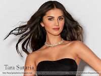 student of the year 2 actress name, open hair tara sutaria photo in sexy black outfit along with pearl neck less