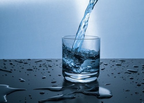 Minum Air Putih Minum Air Putih