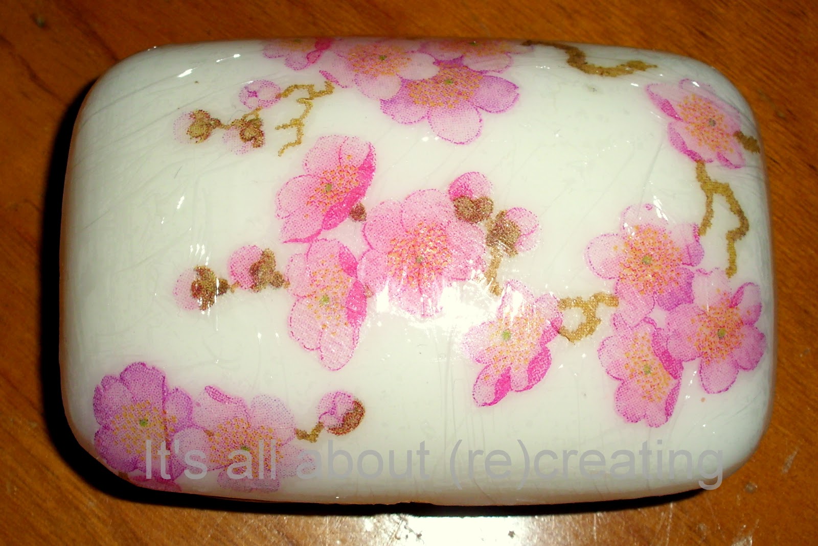 It's all about (re)creating Mais decoupagem em Soap decoupage