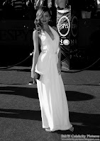 B&W pictures of Miranda Kerr wearing a sexy white dress, at ESPY awards - pic 4