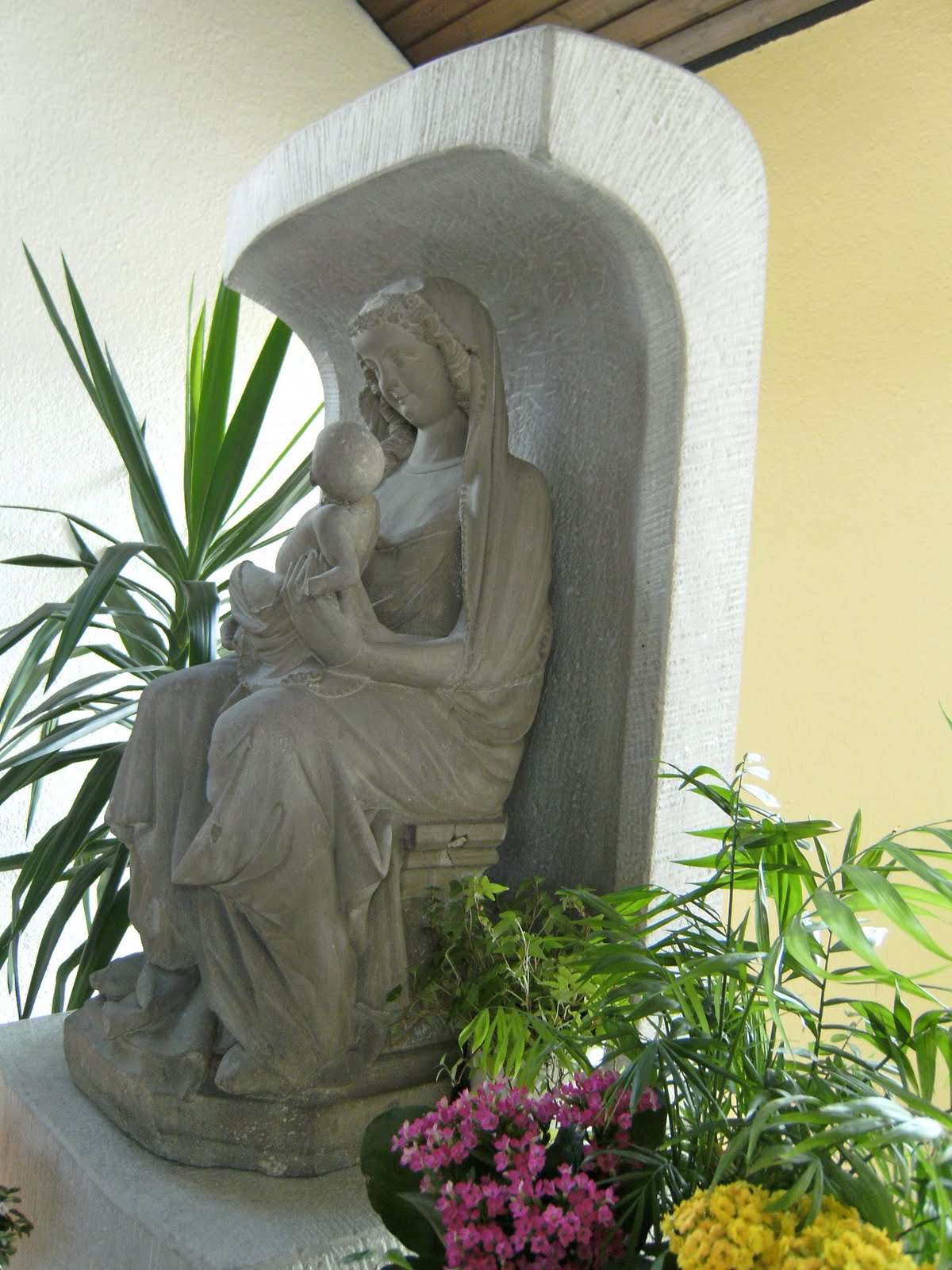 Johannes EthikPost Die lächelnde Madonna zu Lauter Erinnerung an