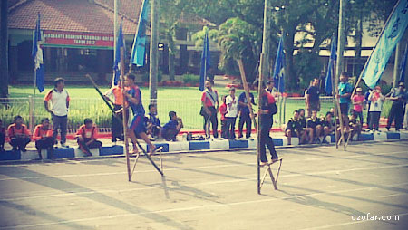 Lomba Egrang memperingati hari jadi Nganjuk ke 1075