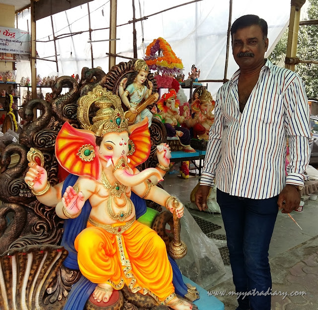 Artist who painted Ganeshas, Ganesh Chaturthi, Mumbai