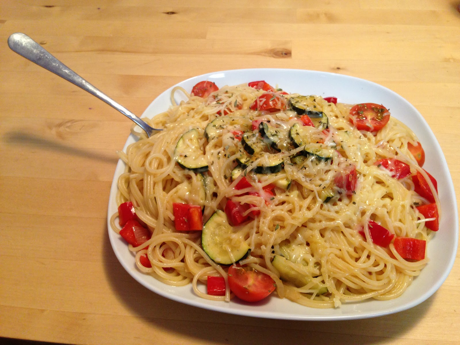 Spaghetti mit Zucchini und Tomaten Rezept - Food Blaster