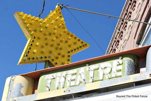neon sign, vintage sign, star, theater, http://bec4-beyondthepicketfence.blogspot.com/2015/10/small-town-thrifting.html
