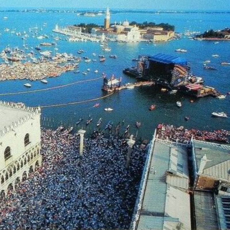 33 Photographs of Pink Floyd Concert in Venice on a Massive Floating