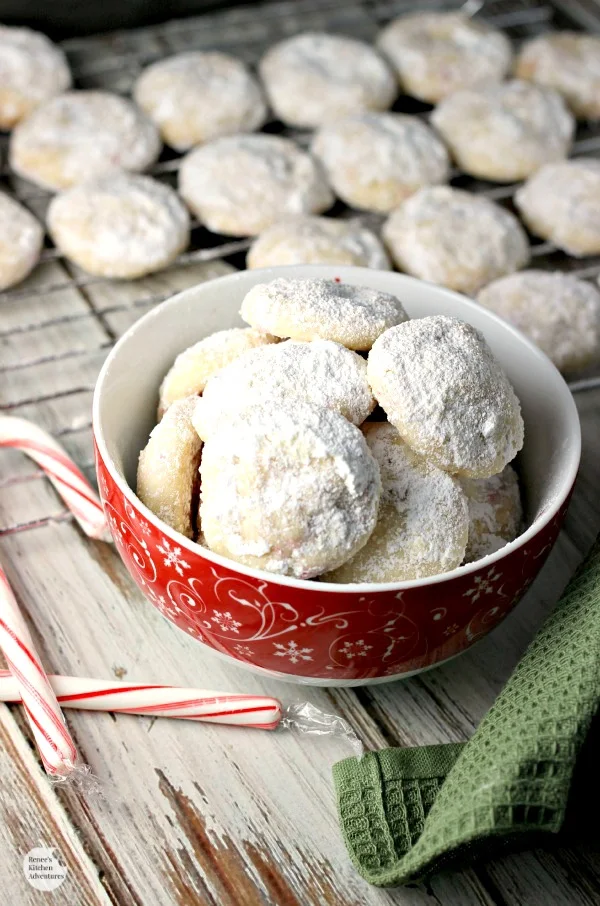 Peppermint Shortbread Cookies | by Renee's Kitchen Adventures - Wonderful recipe for a buttery peppermint Holiday cookie! #RHfood