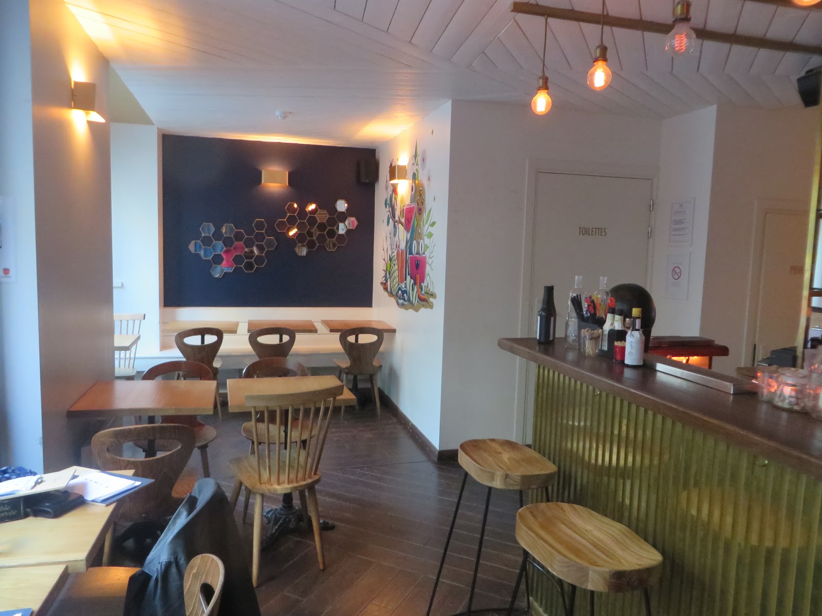 Parisian Walkways Les Justes le bar équitable de la rue frochot