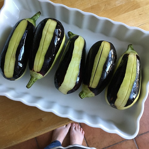 Greenway36: Karnıyarık ~ gefüllte Aubergine mit Rinderhack in Tomatensauce