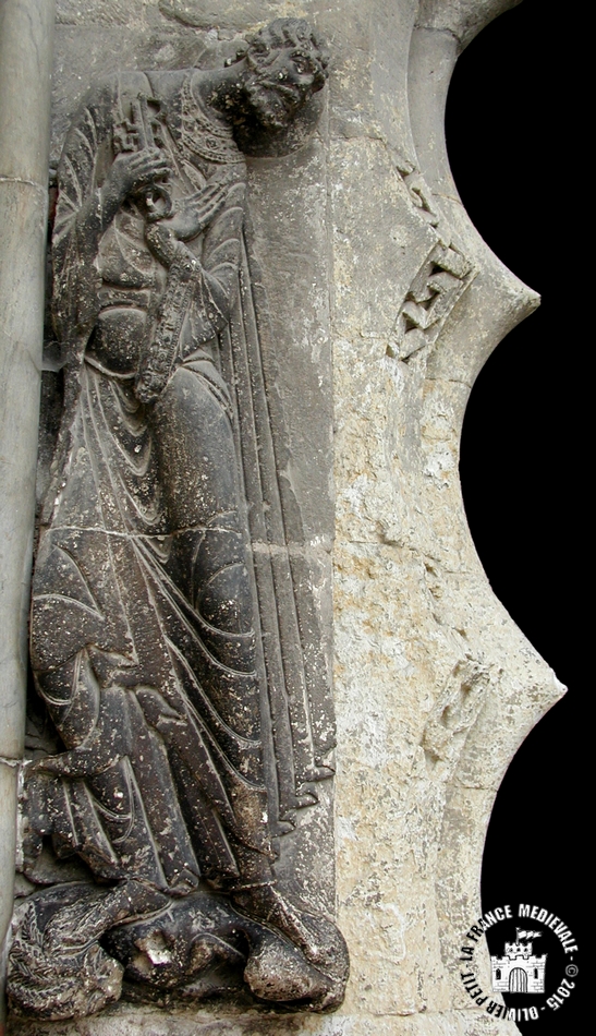 Апостол петра молния. Скульптура апостола Петра в Муассаке. Рельеф церкви сен Пьер в Муассаке.