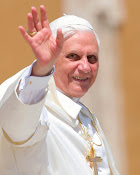 Oremos pelo nosso Papa Emérito Bento XVI, para que tenha cada vez mais Graças, Sabedoria e Saúde.