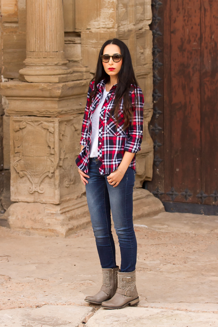 Plaid Lumberjack and Studded Boots | Or Without Shoes - Blog Influencer Moda Valencia España