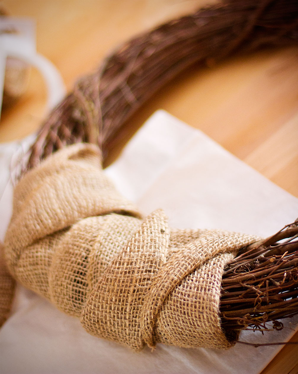 DIY Lady Hacks DIY Burlap Wreath