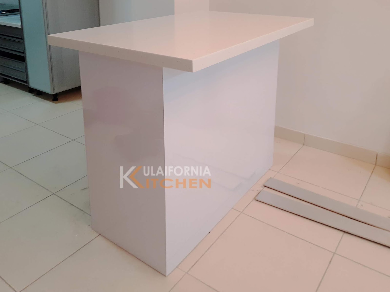 Furniture And Kitchen Cabinet Solid Surface Bar Table