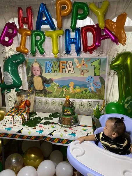 DIY dinosaur-themed kiddie birthday party at home