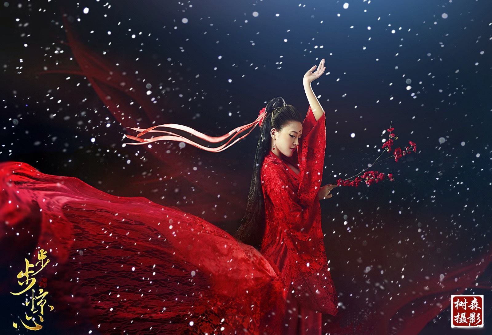 танцующие китаянки девушки. традиционный китайский танец. красное ханьфу женское. япония театр гейши. девушка с веером аниме.