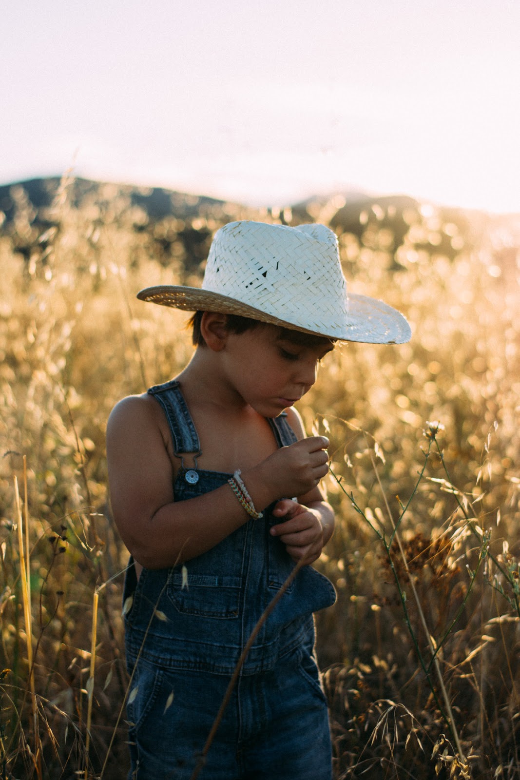 Sesión de fotos con niños en el campo Sesión de fotos con niños en el campo