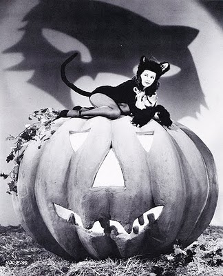 Middle Earth Collectors: Vintage Halloween Pin-Ups