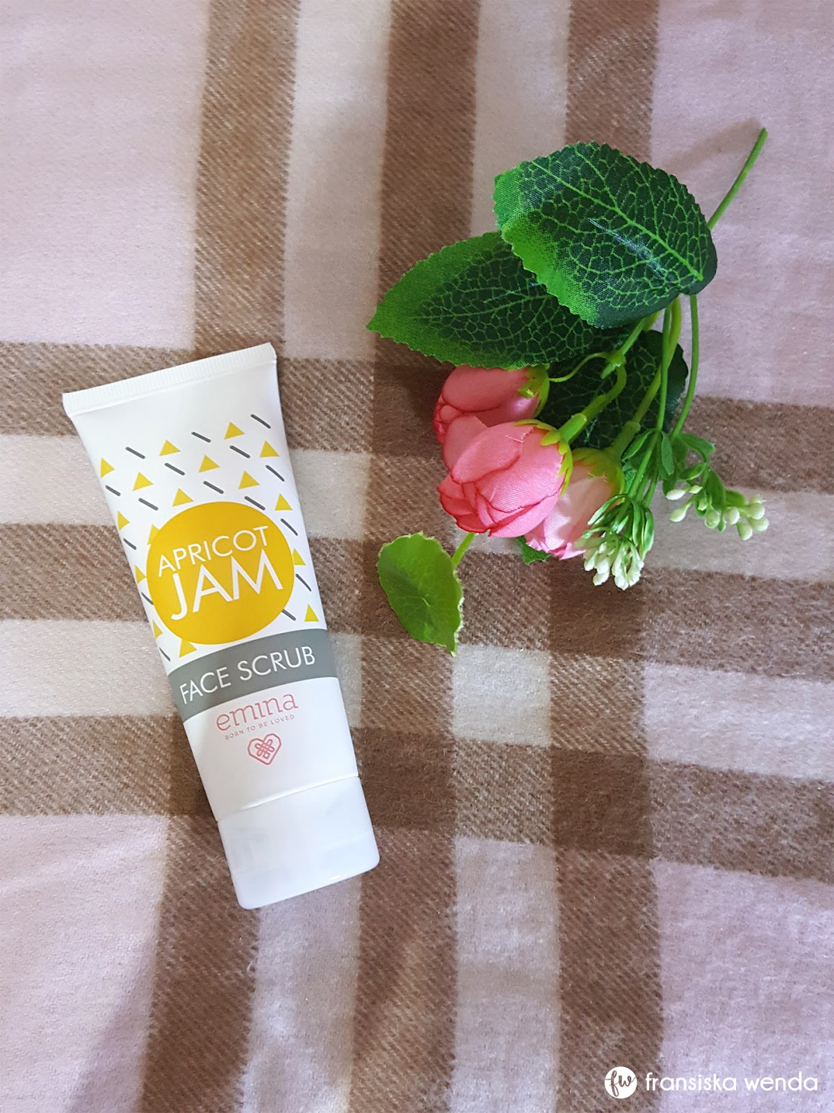 Emina Apricot Jam Face Scrub Review fransiska wenda