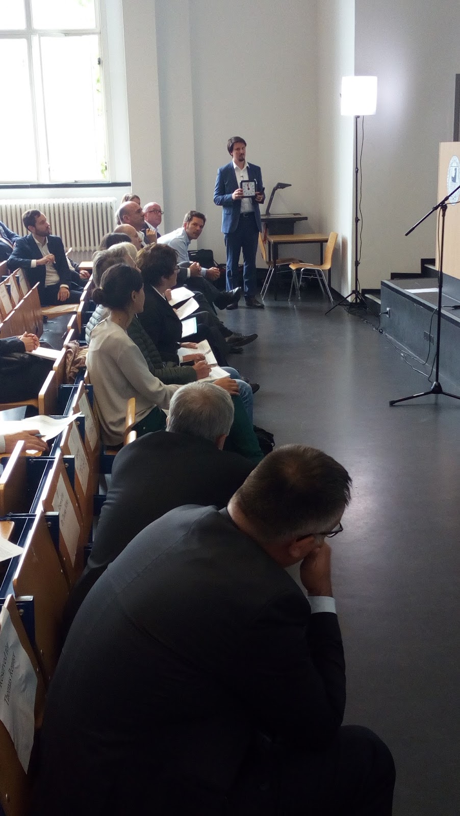 Look Flower Off Shoulder Shirt And Nike Roshe Run The Blonde Lion Fashion Travel Lifestyle Blog From Germany