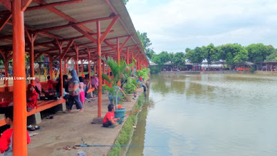 Saung Mang Ajo Karawang Pemancingan Restoran