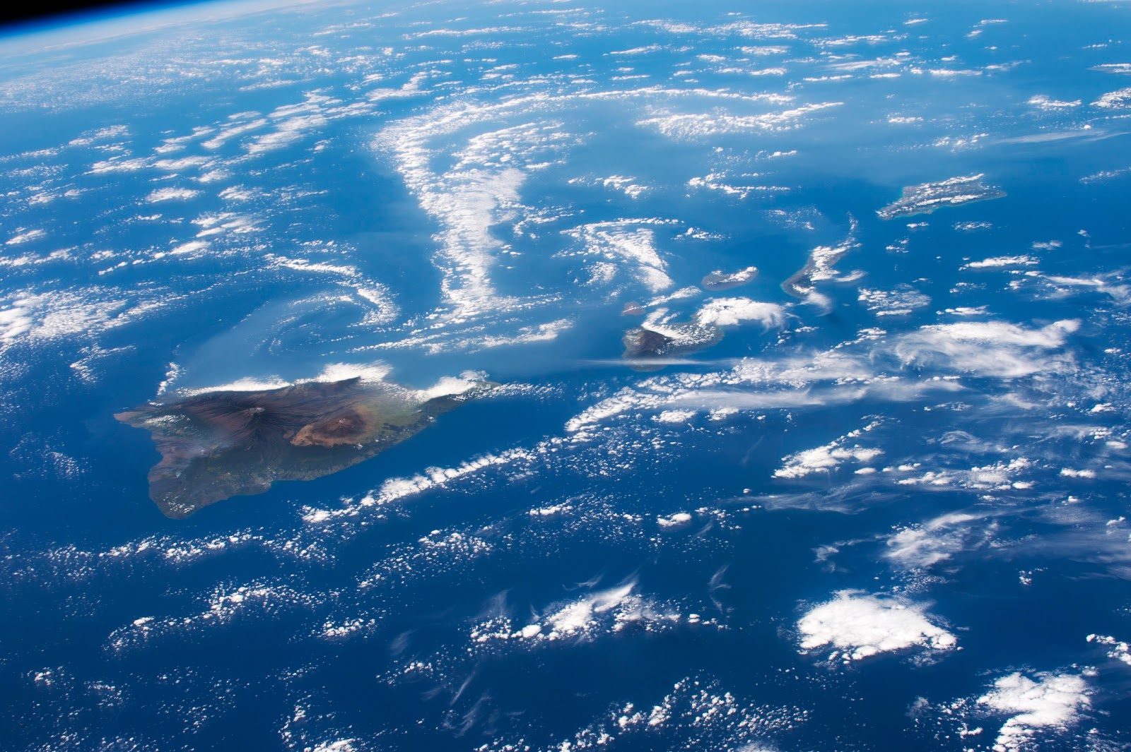 Hawaii seen from the International Space Station - HD Wallpaper