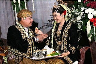 Perbedaan Tata Rias Busana Pengantin Solo dan Pengantin 