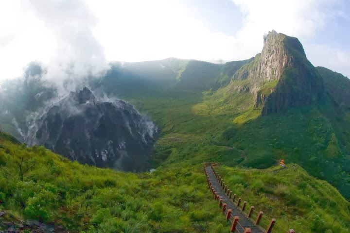 Mendaki ke Puncaknya Gunung Kelud - JDlines.com