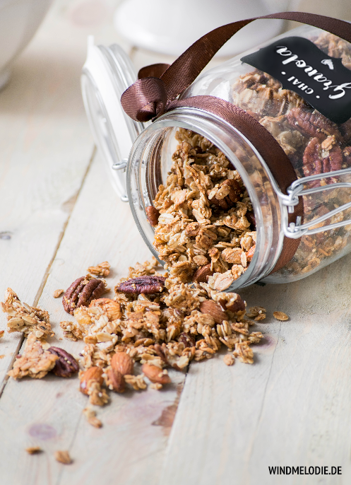 Chai Granola Knuspermüsli DIY Geschenkidee im Glas Chai Granola Knuspermüsli DIY Geschenkidee im Glas