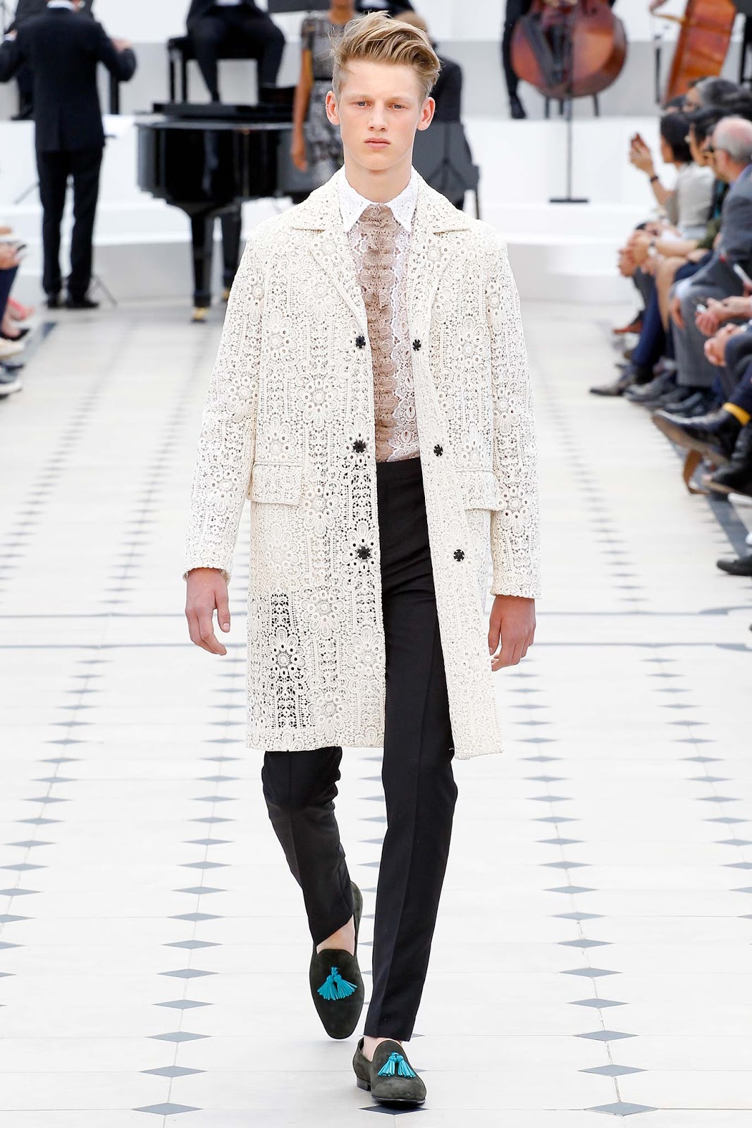 Fusion Of Effects: Walk the Walk: Burberry Prorsum S/S 2016 Menswear  Collection