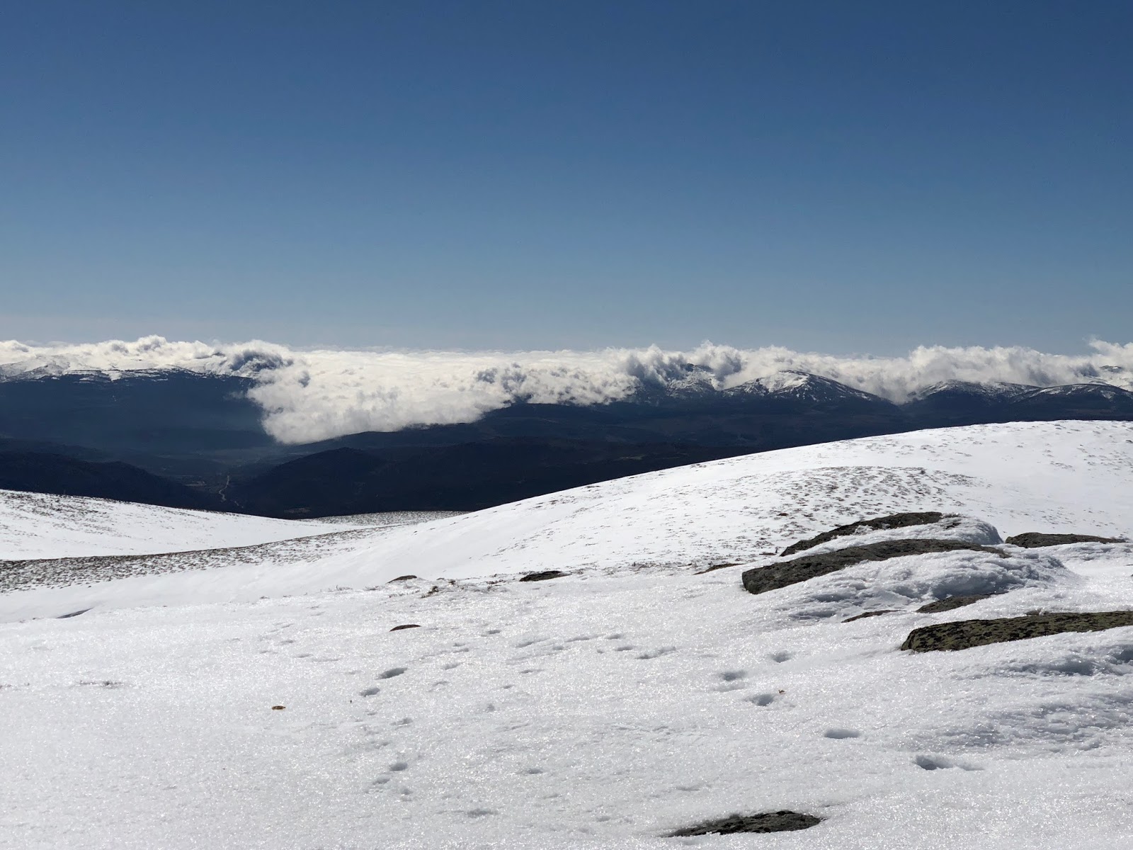 Respirando por inercia La Serrota desde Pradosegar