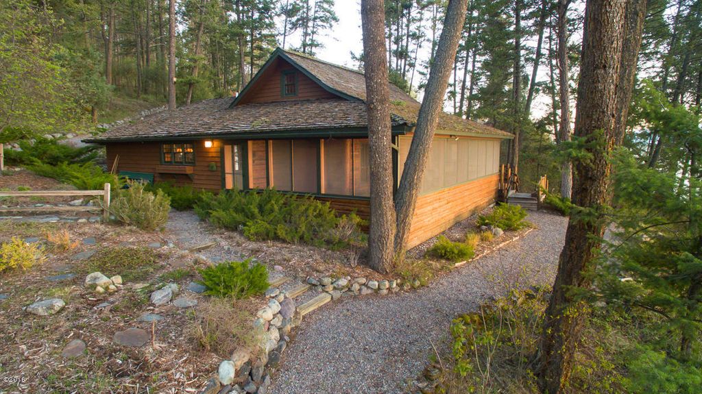 Sweet House Dreams Iowna Vista, 1890 Log Cabin in Lakeside, Montana